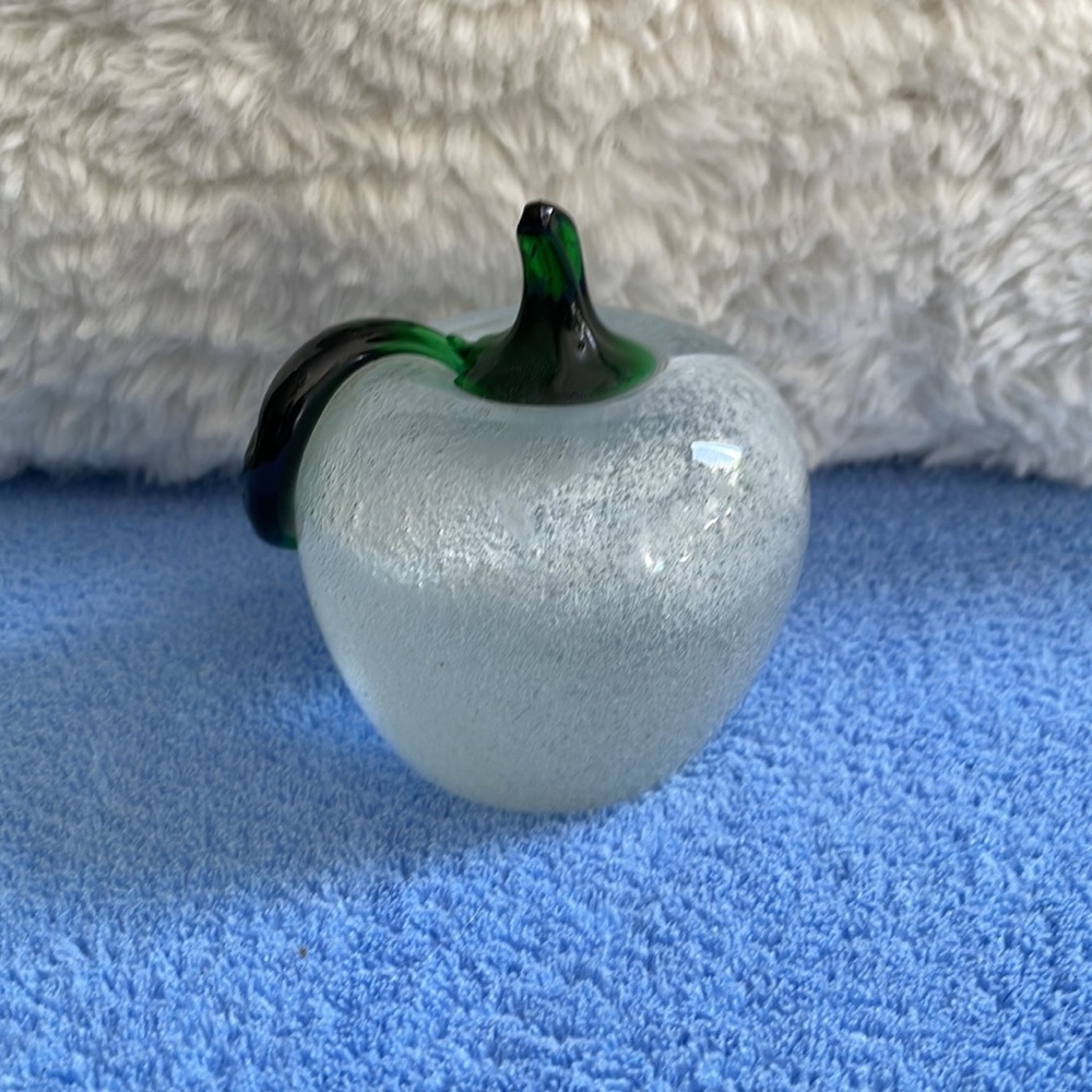 Vintage Venetian Art Glass Apple Figurine. - Picture 2 of 6